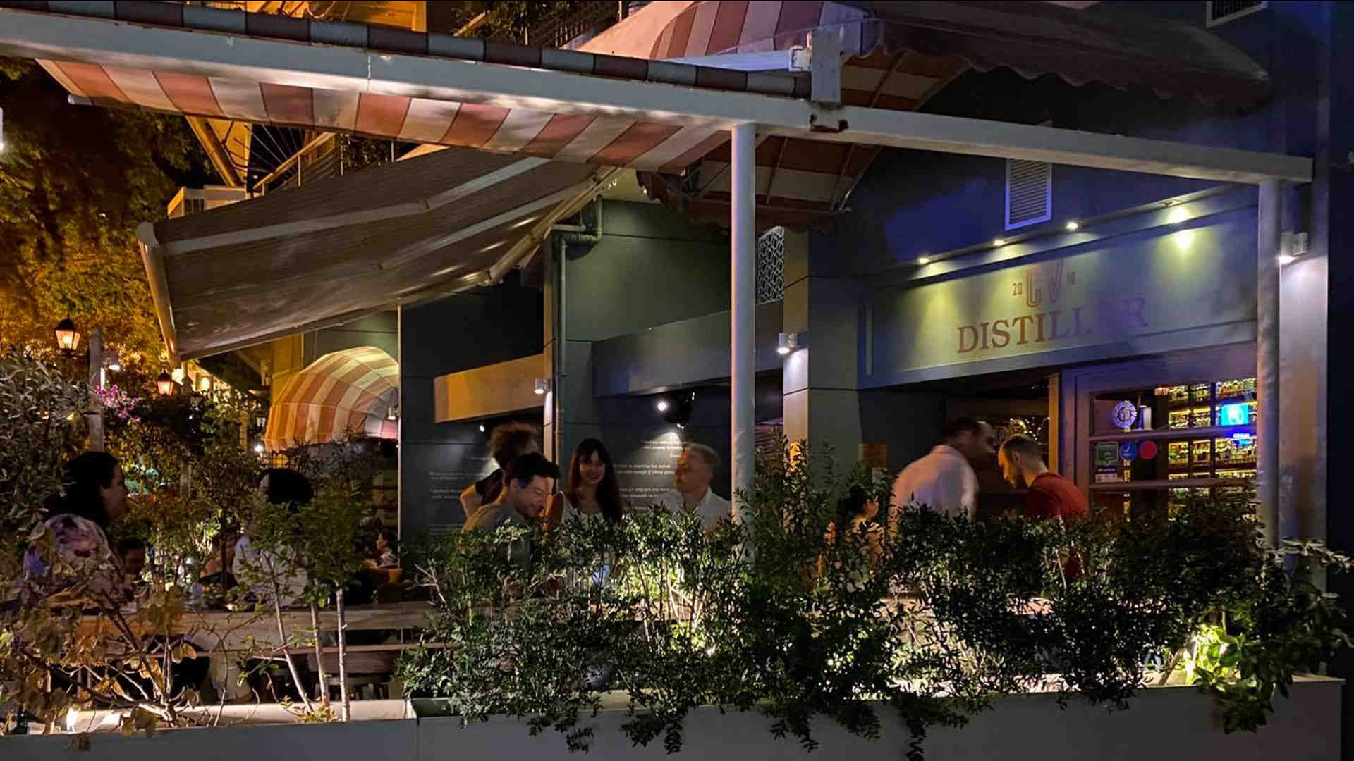 CV Distiller: Στο σπίτι των 1.100 ουίσκι πάμε και για τα κοκτέιλ!-3