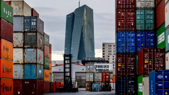 η-συνειδητή-αποσύνδεση-των-fed-και-εκτ-563016820