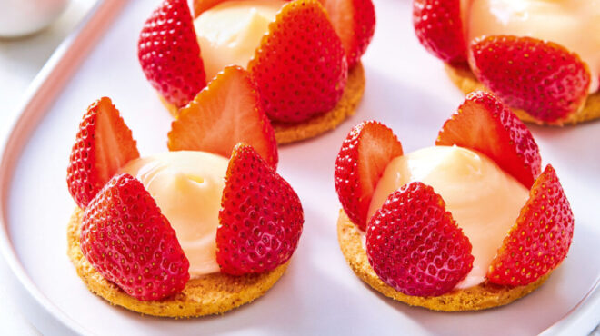 εύκολο-κέρασμα-με-έτοιμα-μπισκότα-κρέ-563012665