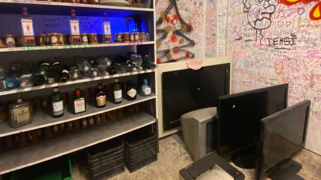 στο-όλα-λίμπα-οι-θαμώνες-πληρώνουν-γ-563039503