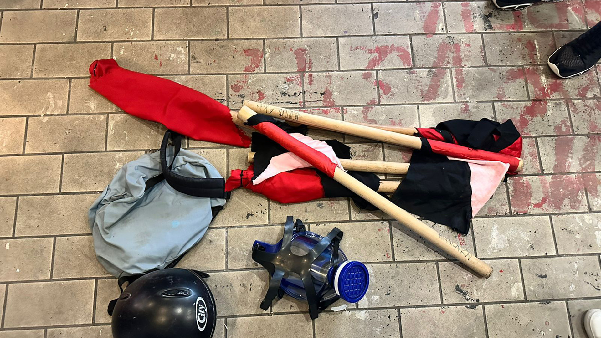 Επιχείρηση της ΕΛ.ΑΣ. στη Νομική του ΕΚΠΑ – Το κτίριο τελούσε υπό κατάληψη-5