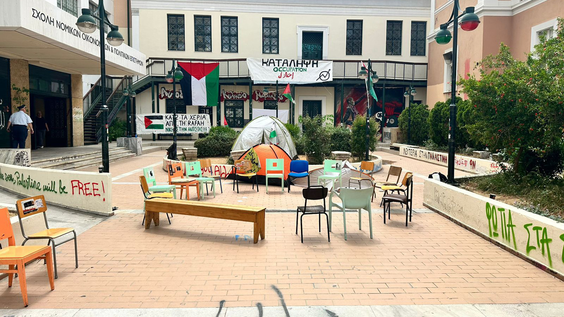 Επιχείρηση της ΕΛ.ΑΣ. στη Νομική του ΕΚΠΑ – Το κτίριο τελούσε υπό κατάληψη-4