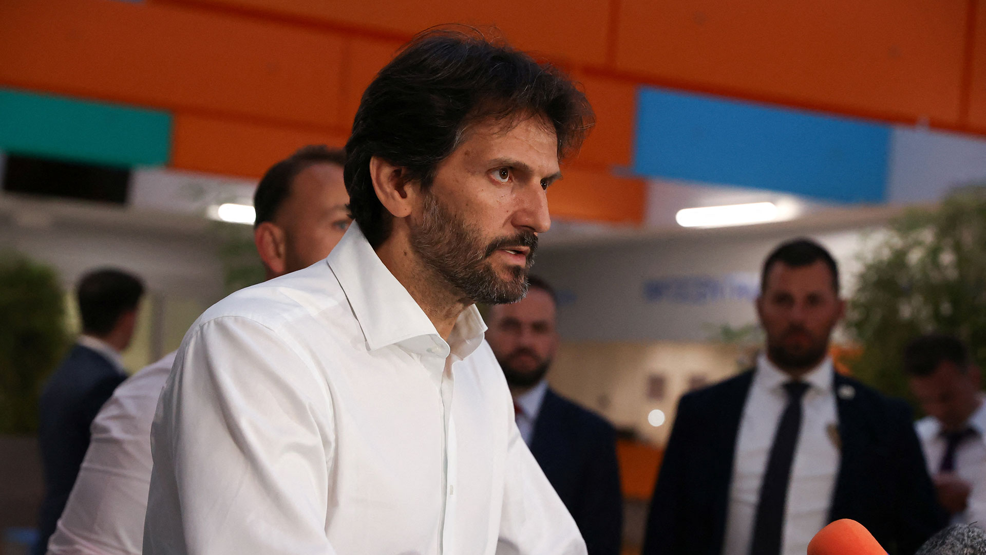 Απόπειρα δολοφονίας Ρ. Φίτσο: «Επίθεση με πολιτικά κίνητρα» – Οι ανακρίσεις και οι έρευνες για την επόμενη ημέρα-3