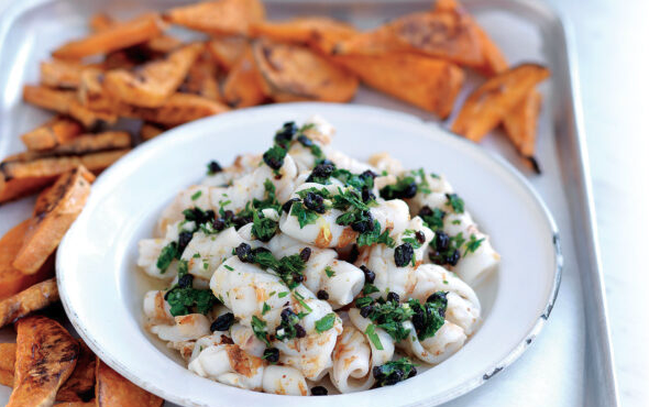 καλαμάρια-με-σάλτσα-μαϊντανού-και-ψη-563013502