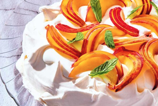 light-πάβλοβα-με-γιαούρτι-563019238