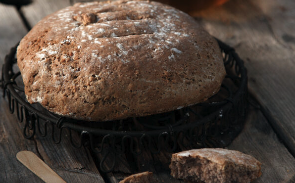 ψωμί-με-αλεύρι-ζέας-από-την-εύη-βουτσιν-563030227