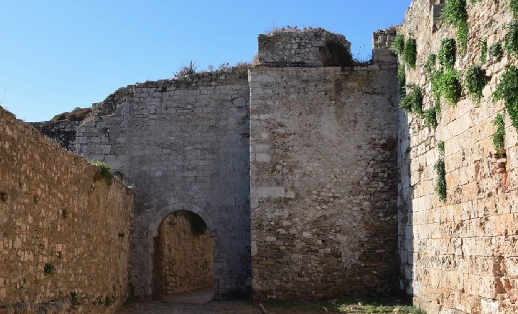 ΥΠΠΟ: Δρομολογούνται έργα προστασίας και αποκατάστασης του Κάστρου της Μεθώνης-3