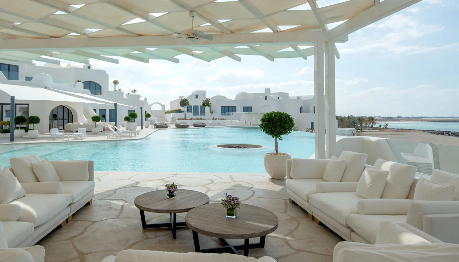 Αμπου Ντάμπι: Εχτισαν στην έρημο μια «Σαντορίνη»… για λίγους-2