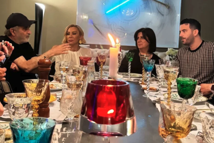 Αρης Σπηλιωτόπουλος: Σε δείπνο με τον Λάκη Λαζόπουλο και τη Σοφία Μπεκατώρου-1