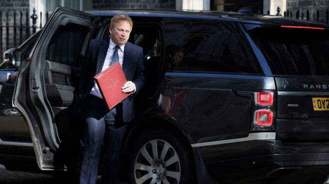 λονδίνο-η-κίνα-παρέχει-στη-ρωσία-θανα-563038822