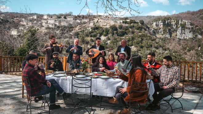 πάσχα-στο-ζαγόρι-με-πίτες-κλαρίνα-και-α-563007037