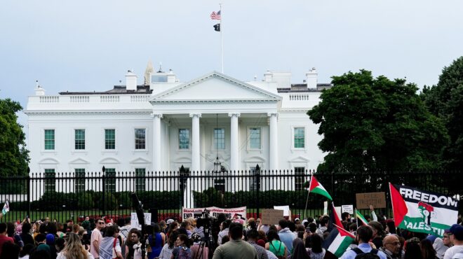 νίκι-χέιλι-εγραψε-αποτελειώστε-τους-563048497