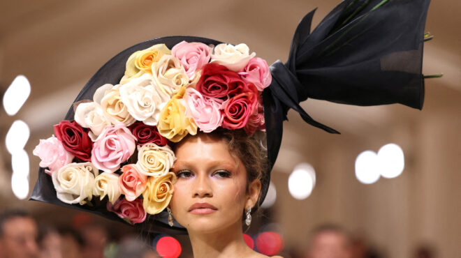 met-gala-το-κόκκινο-χαλί-πλημμύρισε-λουλούδι-563013199