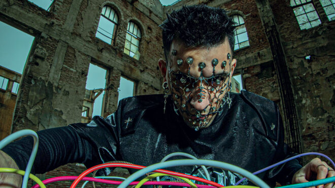 ελληνική-τέκνο-σε-ένα-άλμπουμ-που-τρυπ-563051146