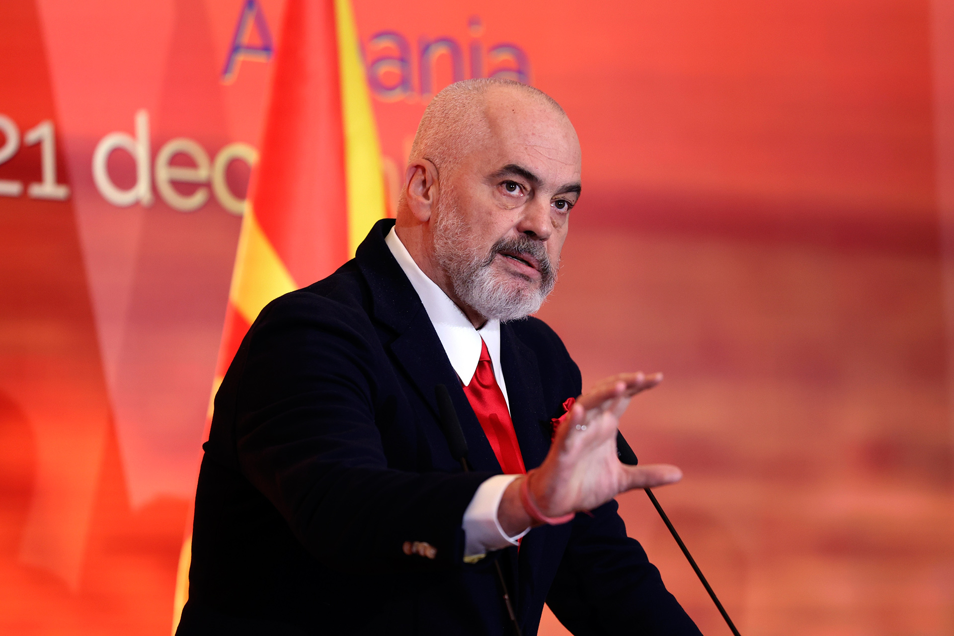 Διαβάστε στην «Καθημερινή της Κυριακής»-3