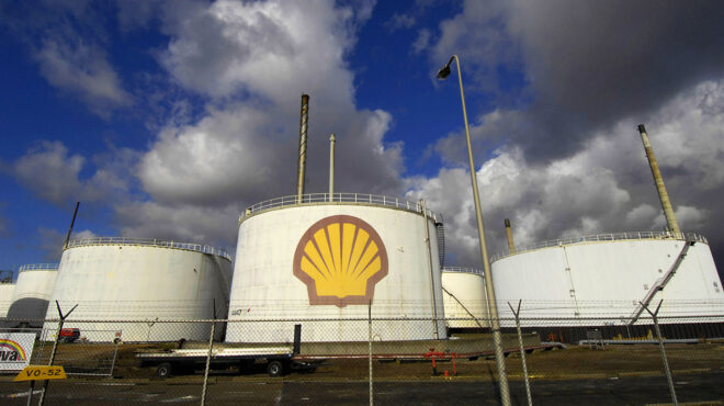 shell-και-totalenergies-εξετάζουν-να-μεταναστεύσουν-563016673