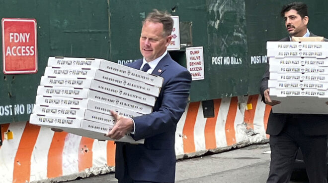 14-πίτσες-για-τον-τραμπ-563032111