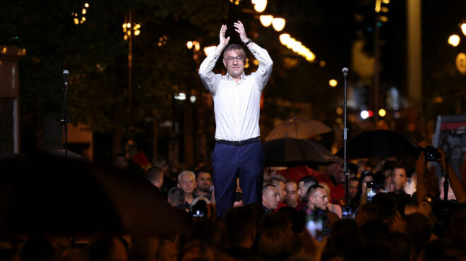 δοκιμάζοντας-τα-νερά-των-πρεσπών-563021407