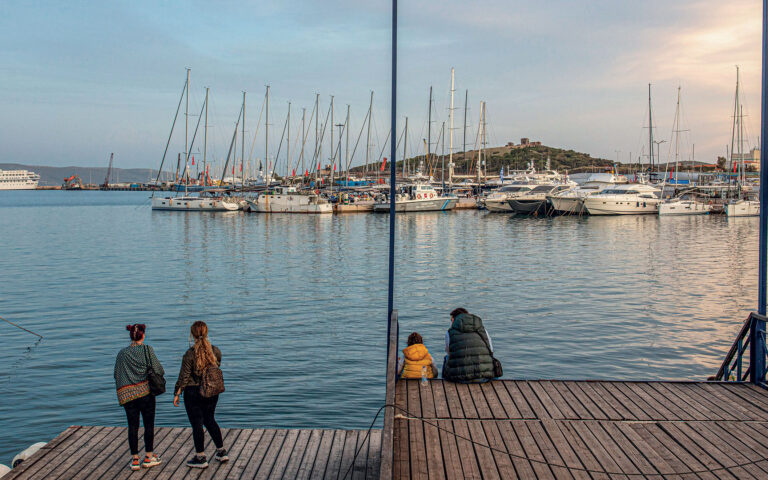 Μία βόλτα στο Λαύριο, στη συνοικία που έχτισαν εργάτες με τα χέρια τους