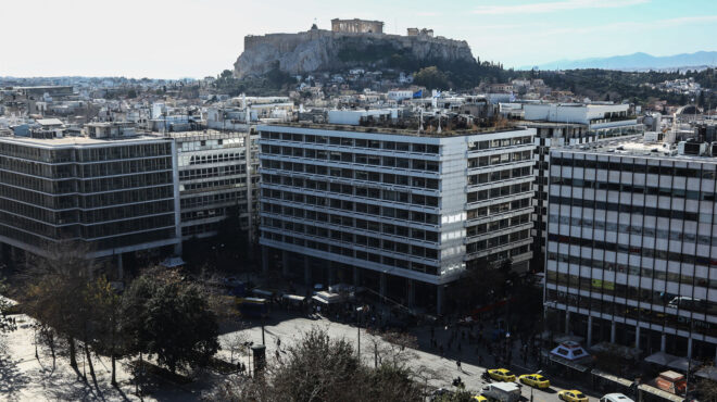 εφορία-ενας-στους-τρεις-μπαινοβγαίνε-563040787