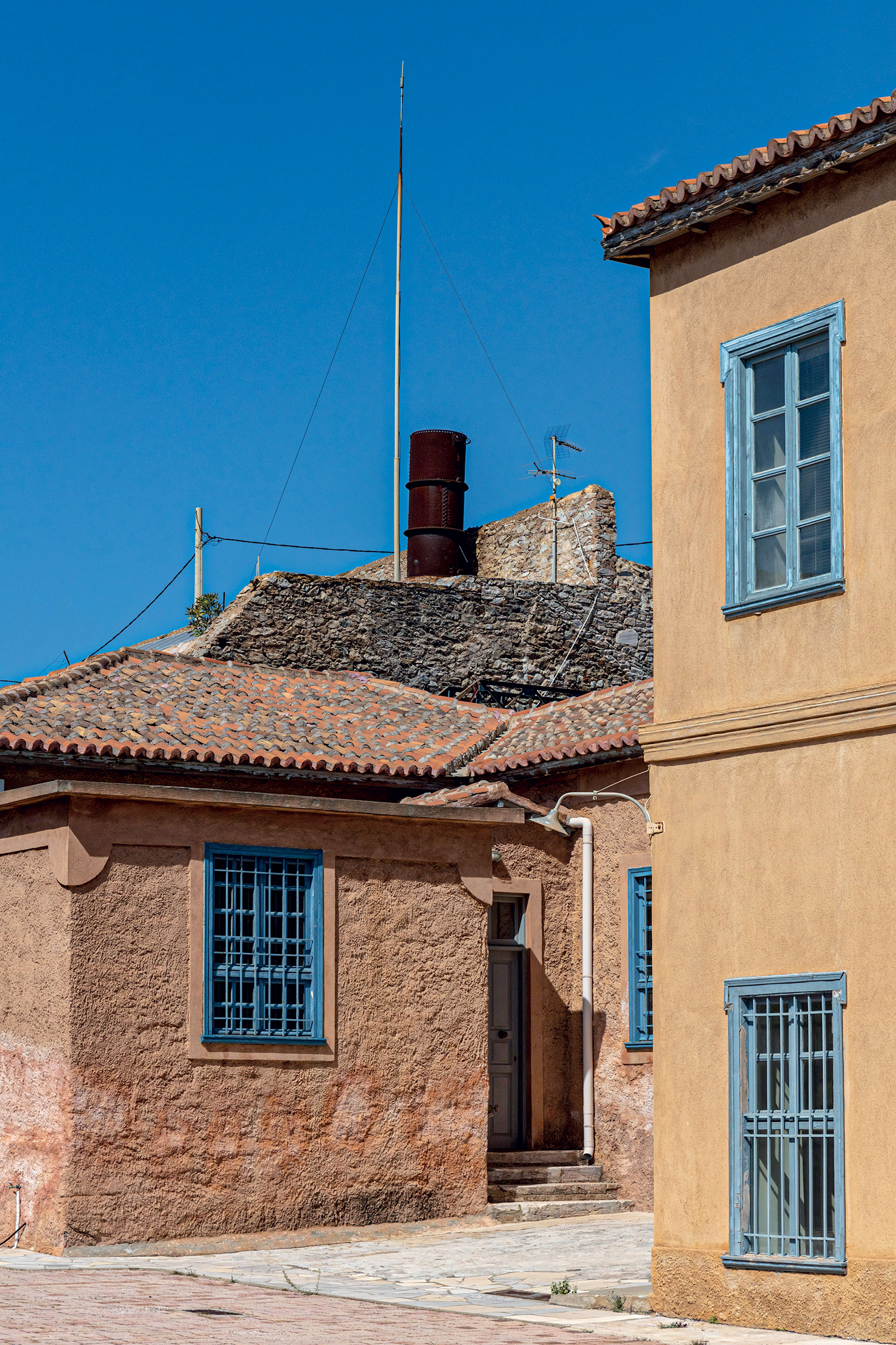Μία βόλτα στο Λαύριο, στη συνοικία που έχτισαν εργάτες με τα χέρια τους-1