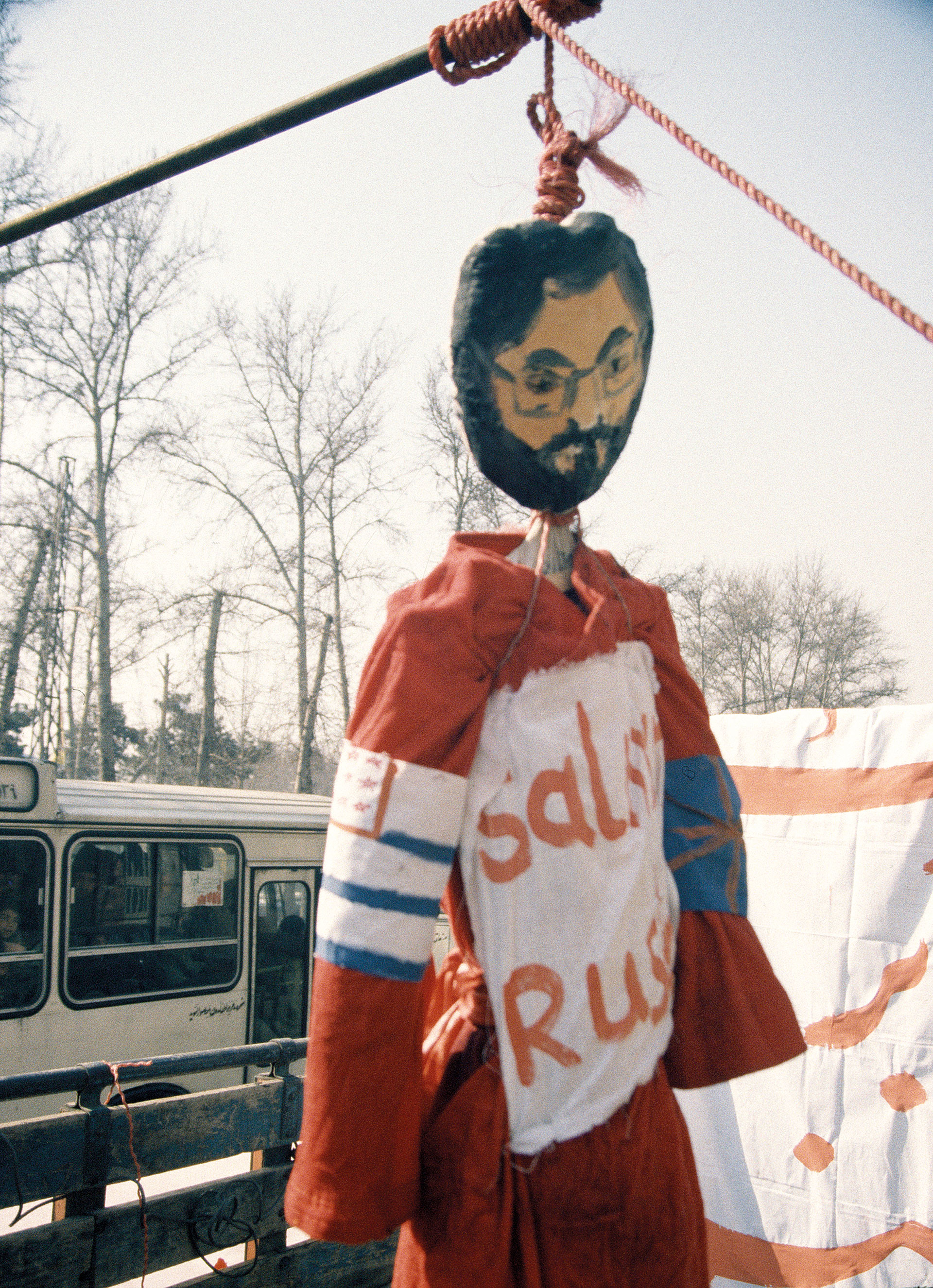 Από την επικήρυξη στο μαχαίρωμα: Διαβάζοντας για τη ζωή του Σαλμάν Ρούσντι-2