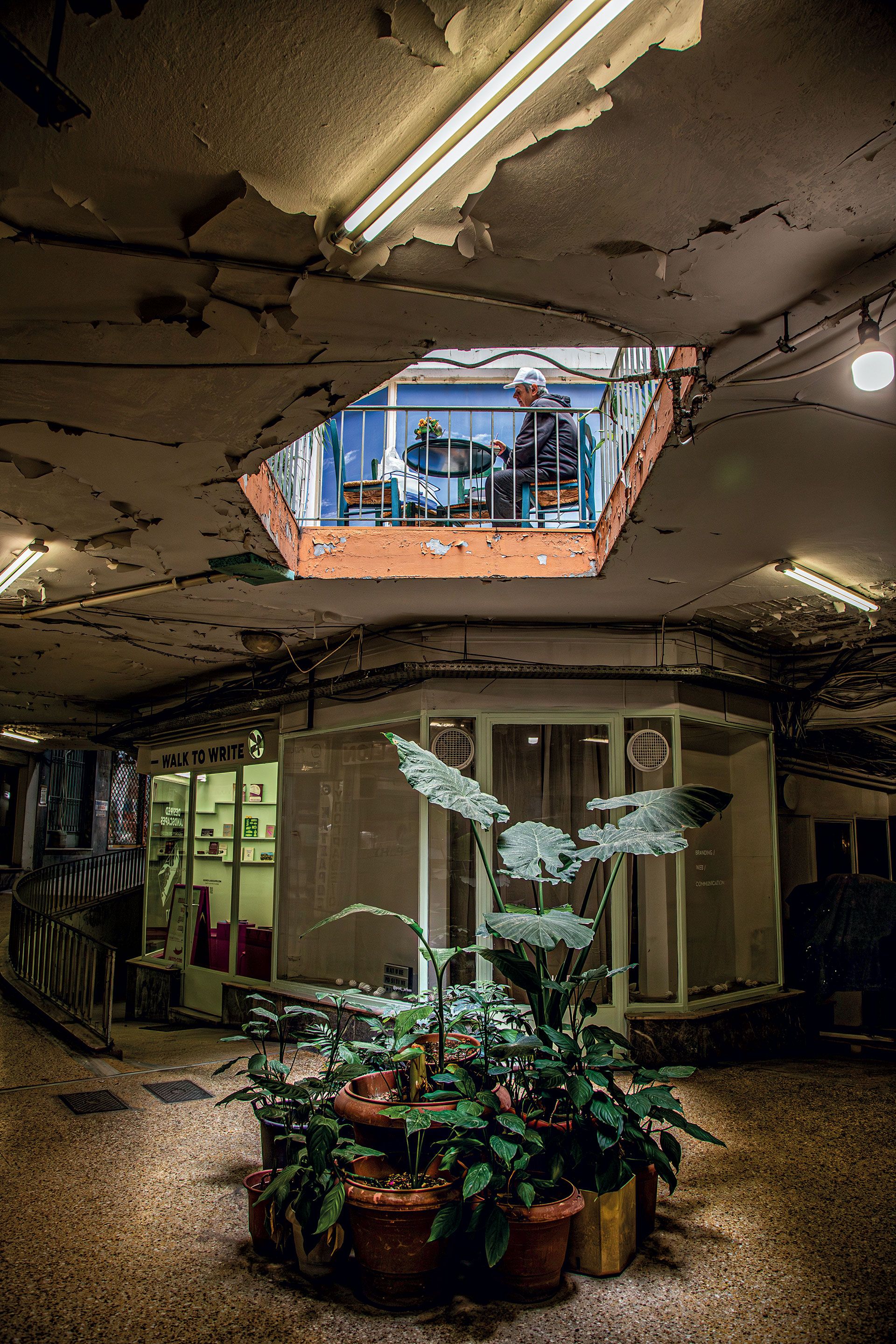 Οι στοές της Αθήνας αποκαλύπτουν τα μυστικά τους-1