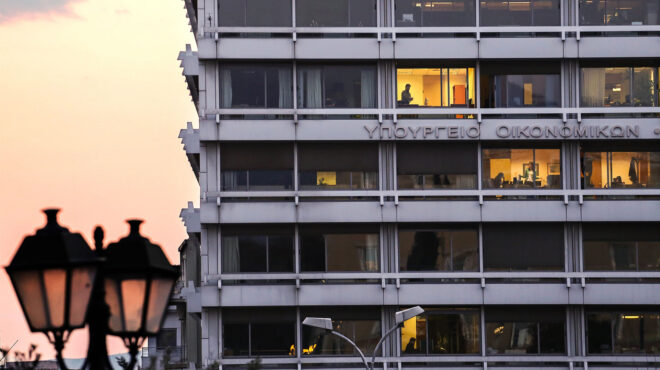 λείπουν-400-εκατ-για-πλεόνασμα-21-563032537