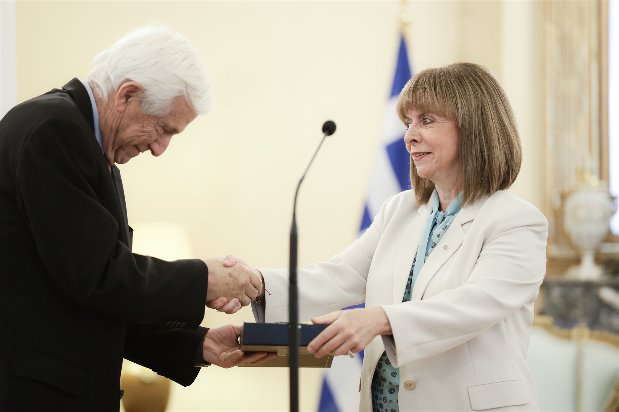 H ΠτΔ παρασημοφόρησε τον εφοπλιστή Πάνο Λασκαρίδη για την προσφορά του-1