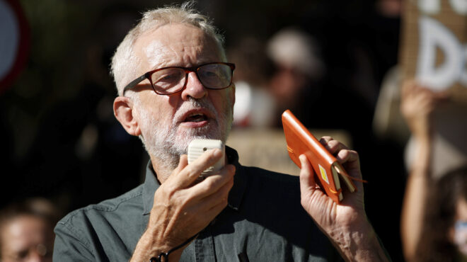 ο-τζέρεμι-κόρμπιν-κατεβαίνει-στις-βρε-563041225