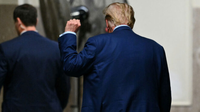 γκριζάρουν-πάλι-την-κάλπη-563021542