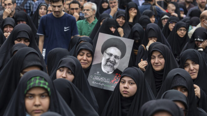 ο-αγιατολάχ-αποφασίζει-563044294