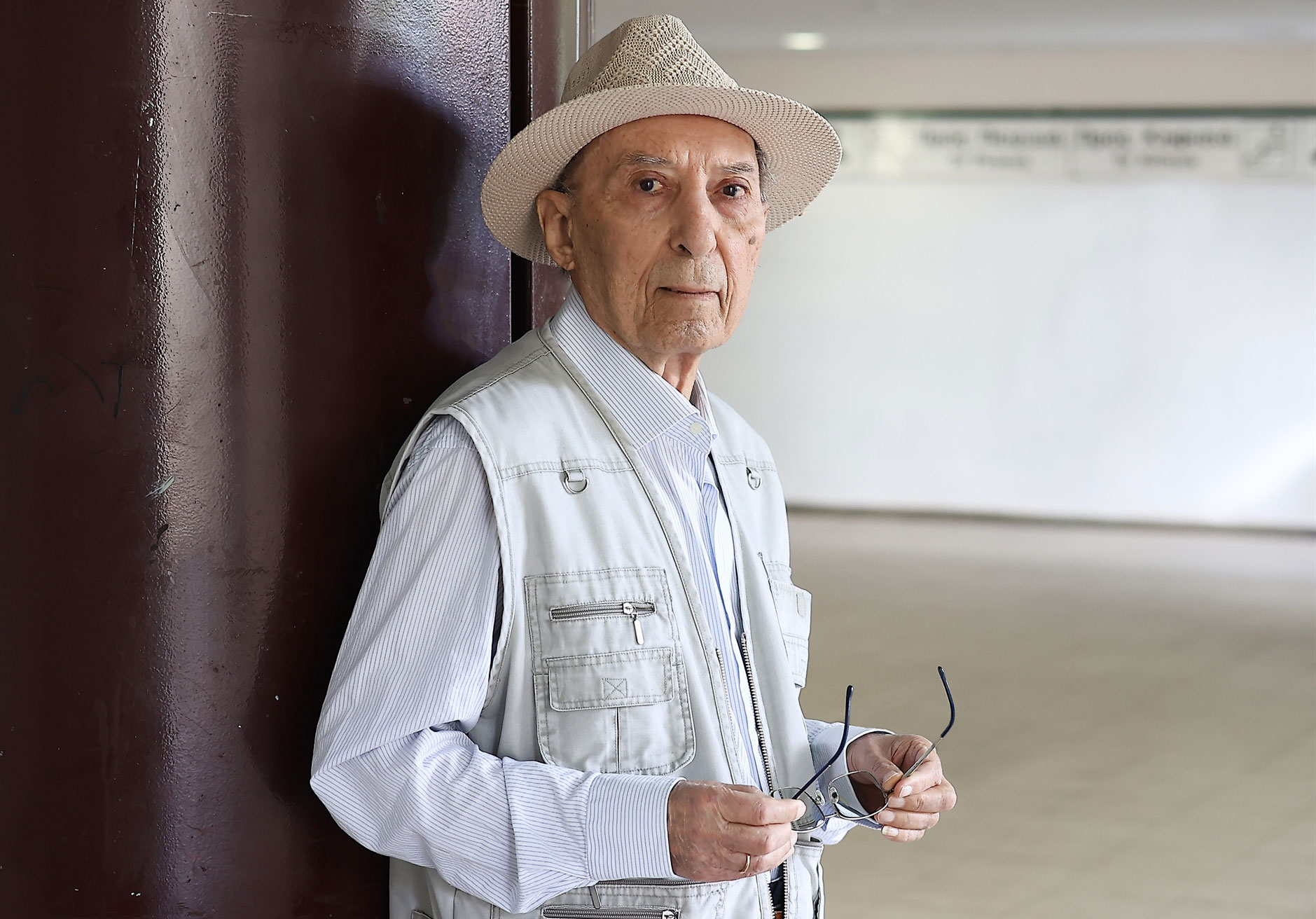 Στο στούντιο με τον Μάνο Χατζιδάκι-1