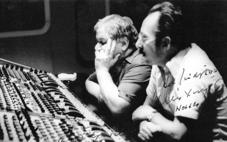 Στο στούντιο με τον Μάνο Χατζιδάκι