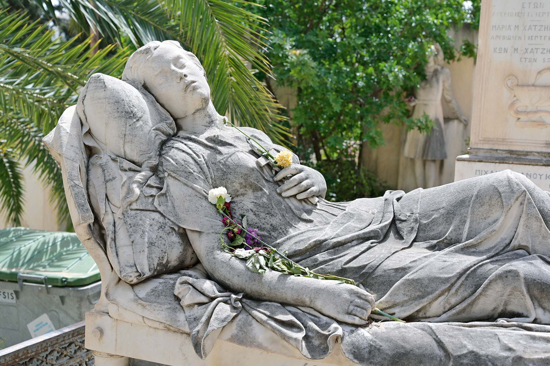 Κοιμητήρια-«μουσεία», πόλος έλξης τουριστών, καλλιτεχνών, φοιτητών και το χορτάριασμα της μνήμης-1