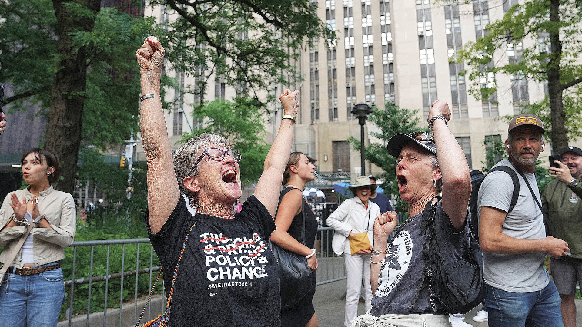 Ο Τραμπ κρίθηκε ένοχος για όλες τις κατηγορίες – Τι ακολουθεί-1