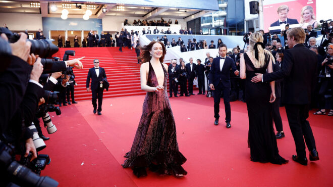 εμα-στόουν-και-τζέσι-πλίμονς-στην-κ-563044180