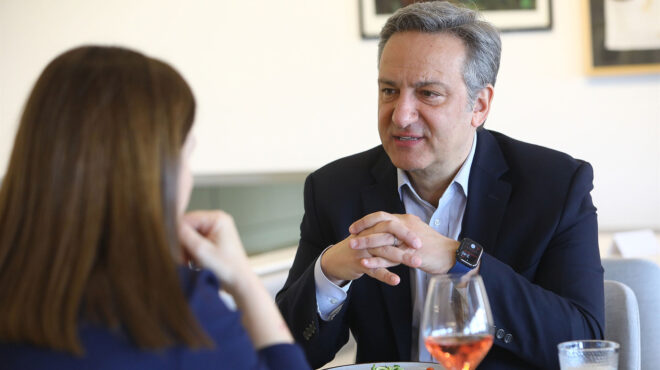 δρ-σίμος-συμεωνίδης-to-δύσκολο-άλμα-από-563021677