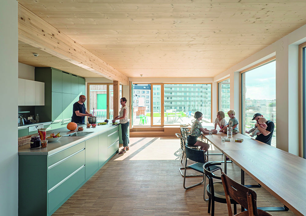 Συν-κατοικώντας στα κενά κτίρια-1