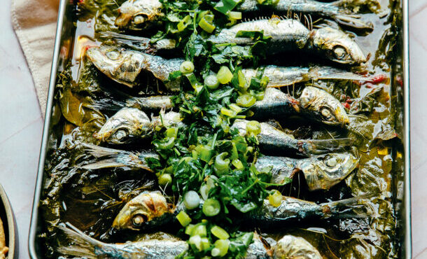 σαρδέλες-στα-αμπελόφυλλα-φουρνιστές-563022769