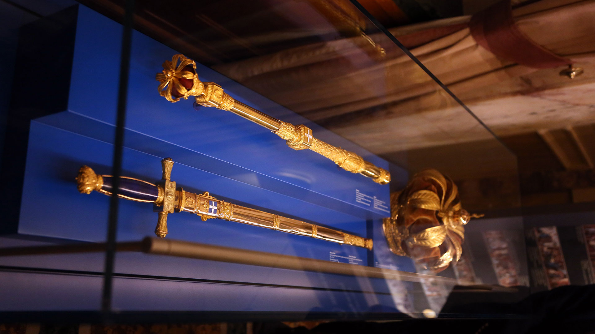 Στην αίθουσα Τροπαίων τα βασιλικά εμβλήματα του Oθωνα-4