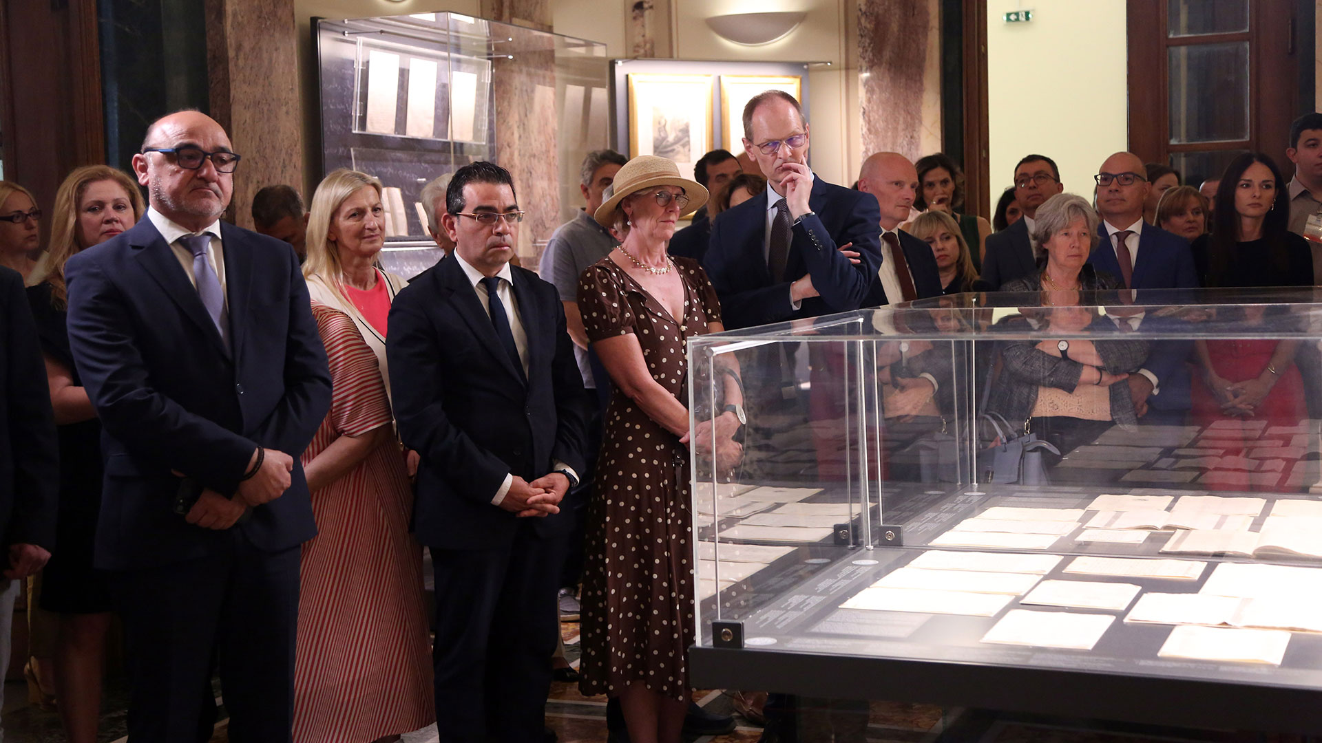 Στην αίθουσα Τροπαίων τα βασιλικά εμβλήματα του Oθωνα-2