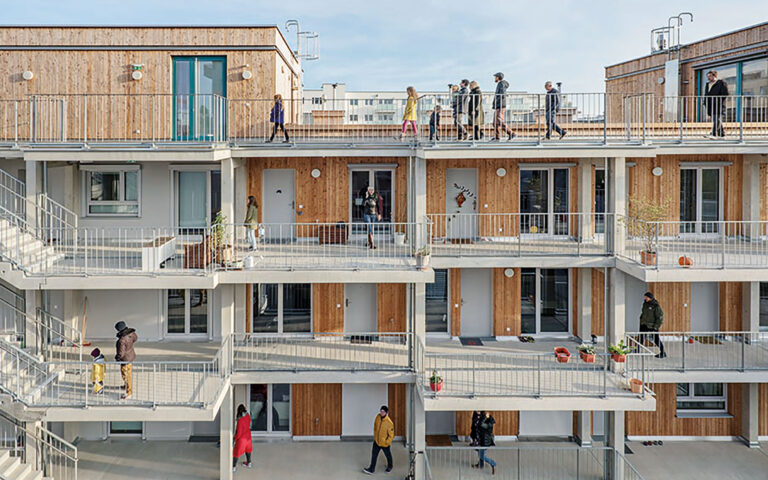 Συν-κατοικώντας στα κενά κτίρια