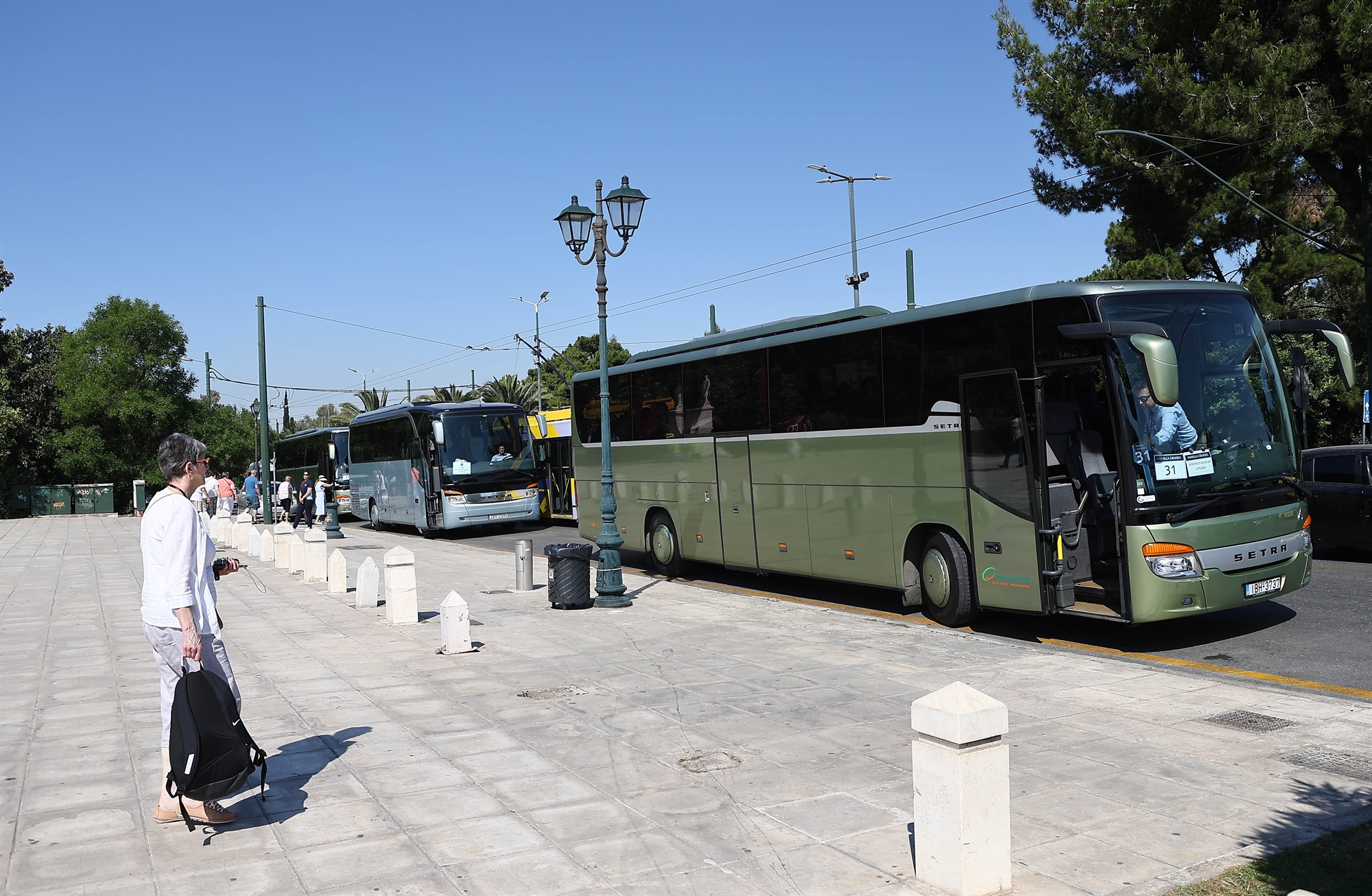 Αθήνα: Το κέντρο ασφυκτιά από τα τουριστικά λεωφορεία – Το πρόβλημα και οι λύσεις που προτείνουν οι ειδικοί-3