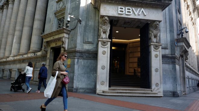 ξεπέρασαν-το-1-τρισ-ευρώ-οι-εκδόσεις-ομ-563052259