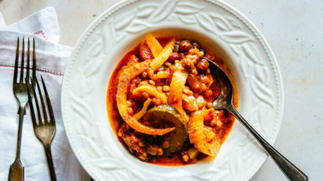 φακές-με-μαραθόριζα-και-σταφίδες-στη-γ-563033329