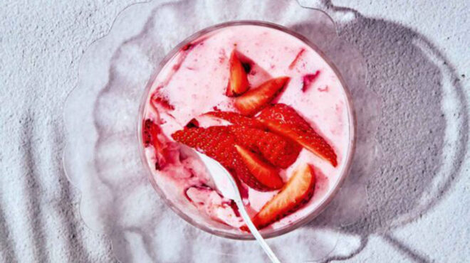 γιαουρτοζελέ-με-φράουλες-563046655