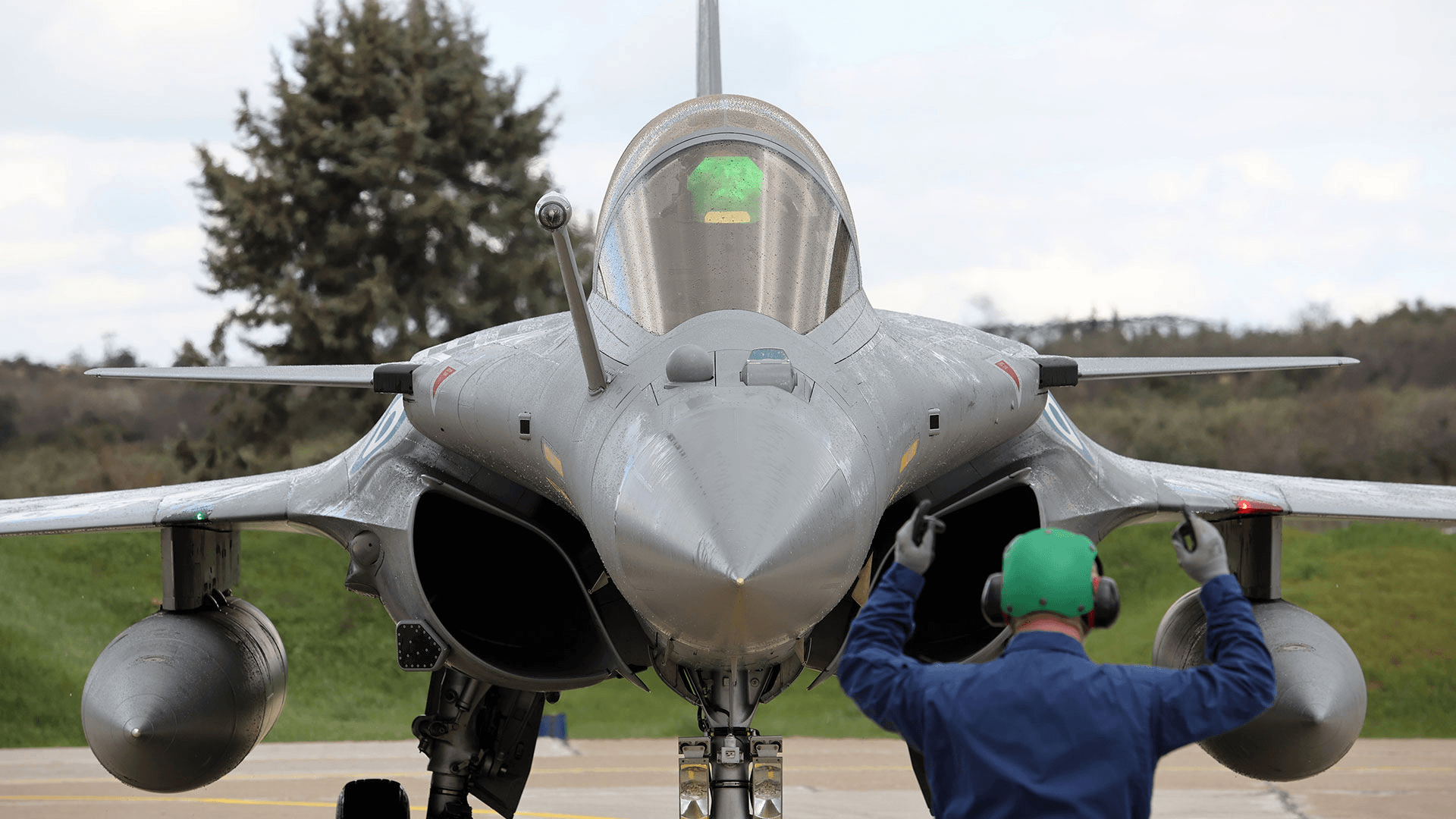 f-35-constellation-και-στο-βάθος-rafale-563030158