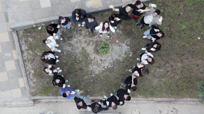 φυσικές-καταστροφές-5-παιδιά-γράφουν-σ-563039206