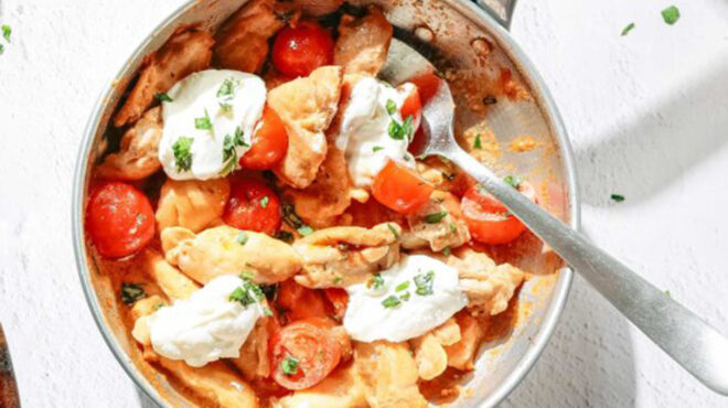 κοτόπουλο-με-ντοματάκια-και-τσαλαφού-563046670